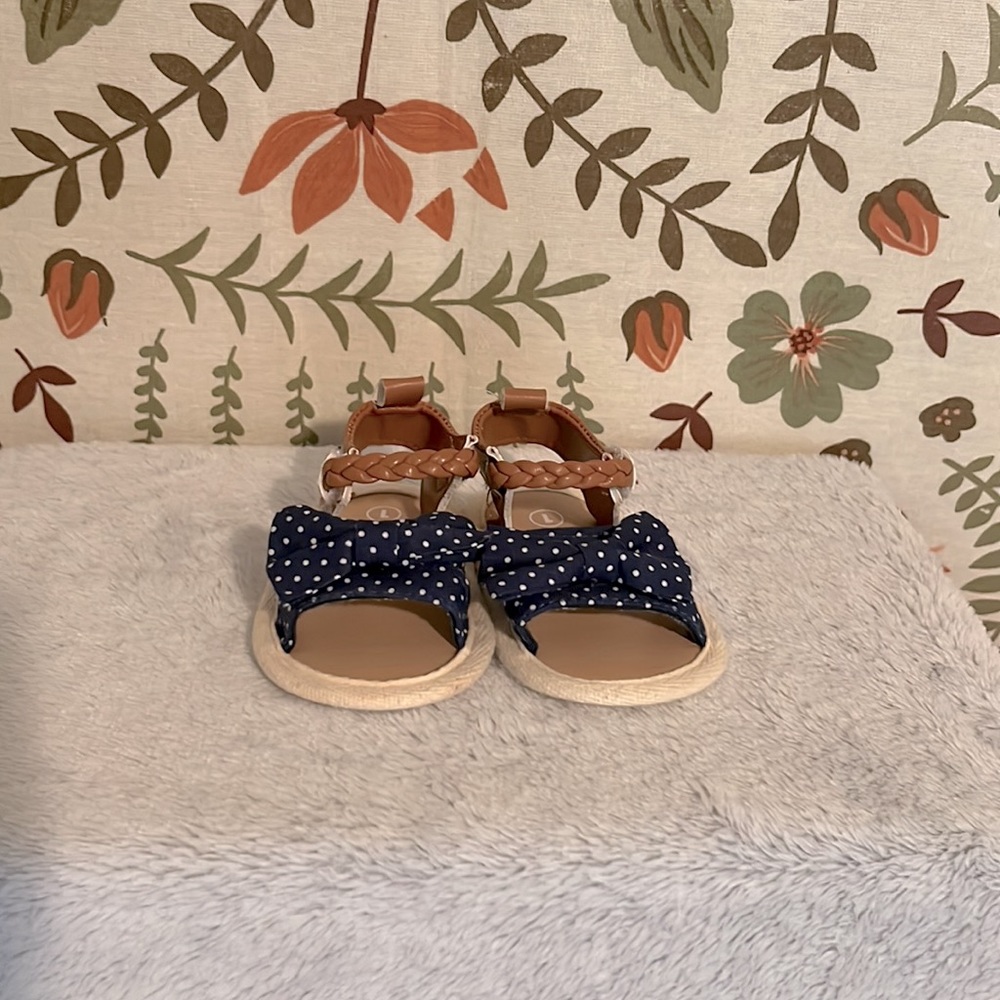 Girl’s infant sandals